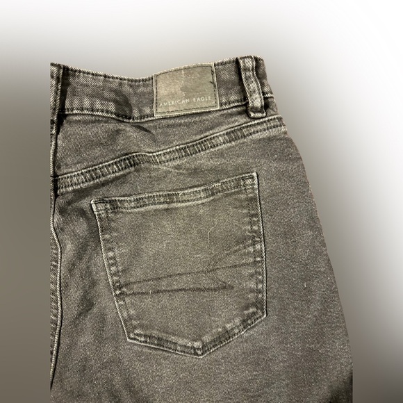American Eagle Women’s High Rise Boyfriend Stretch Denim Shorts Black Si… - Picture 3 of 5